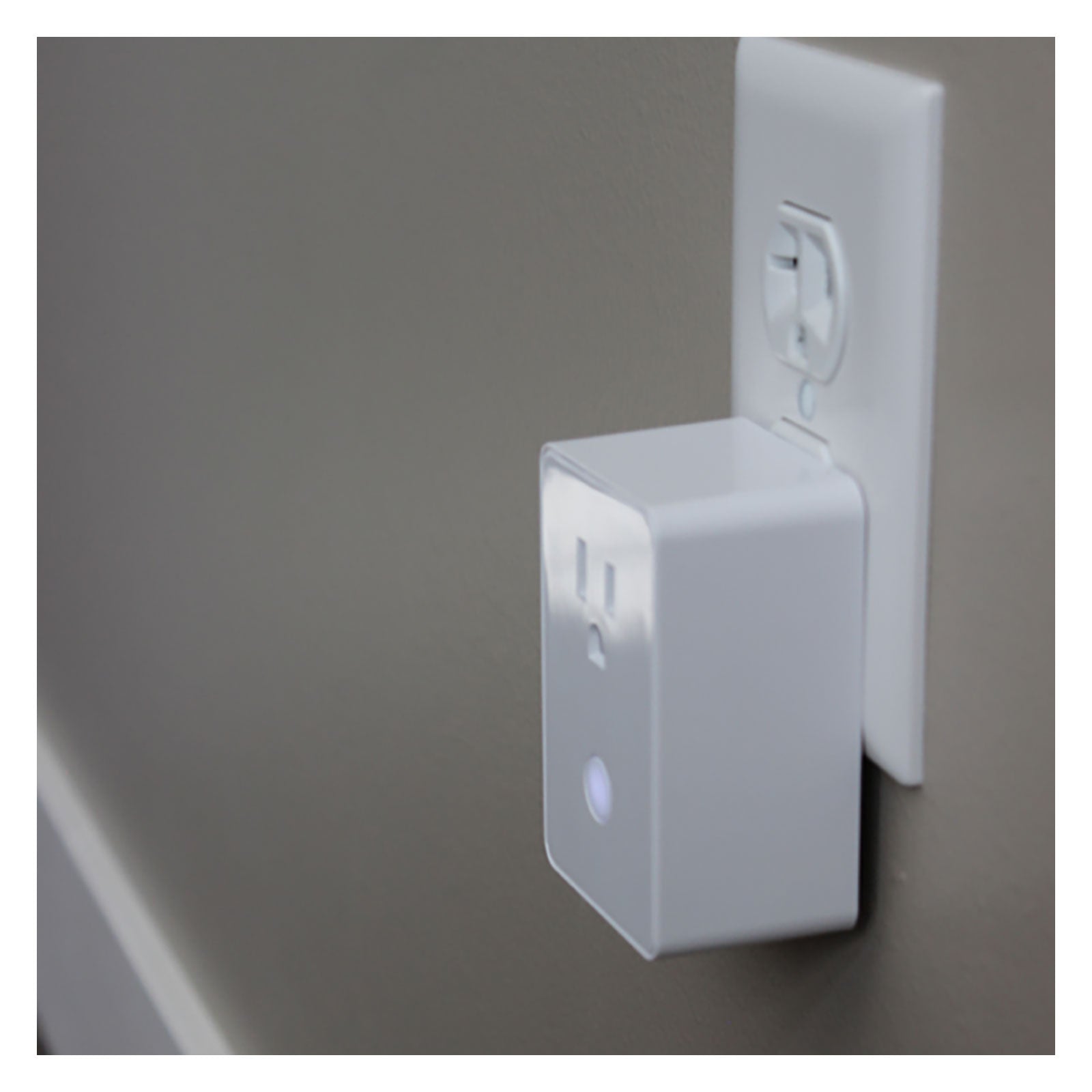 Qolsys IQ Z-Wave Plus v2 Smart Plug Outlet, 700 Series