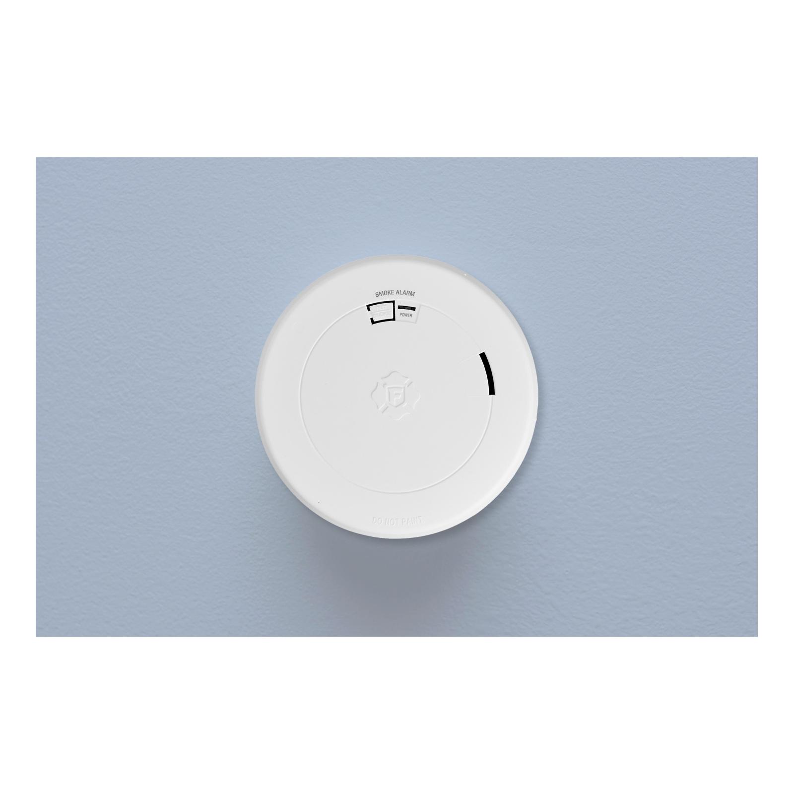 BRK Low Profile Smoke Alarm with Replaceable Battery