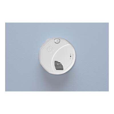 BRK 1046774 First Alert Photoelectric Interconnected Wireless Smoke Alarm with Voice Location