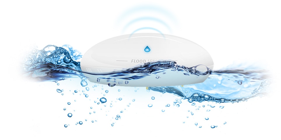 FIBARO : Z-Wave Flood Sensor floating in water emitting a triggered notification.